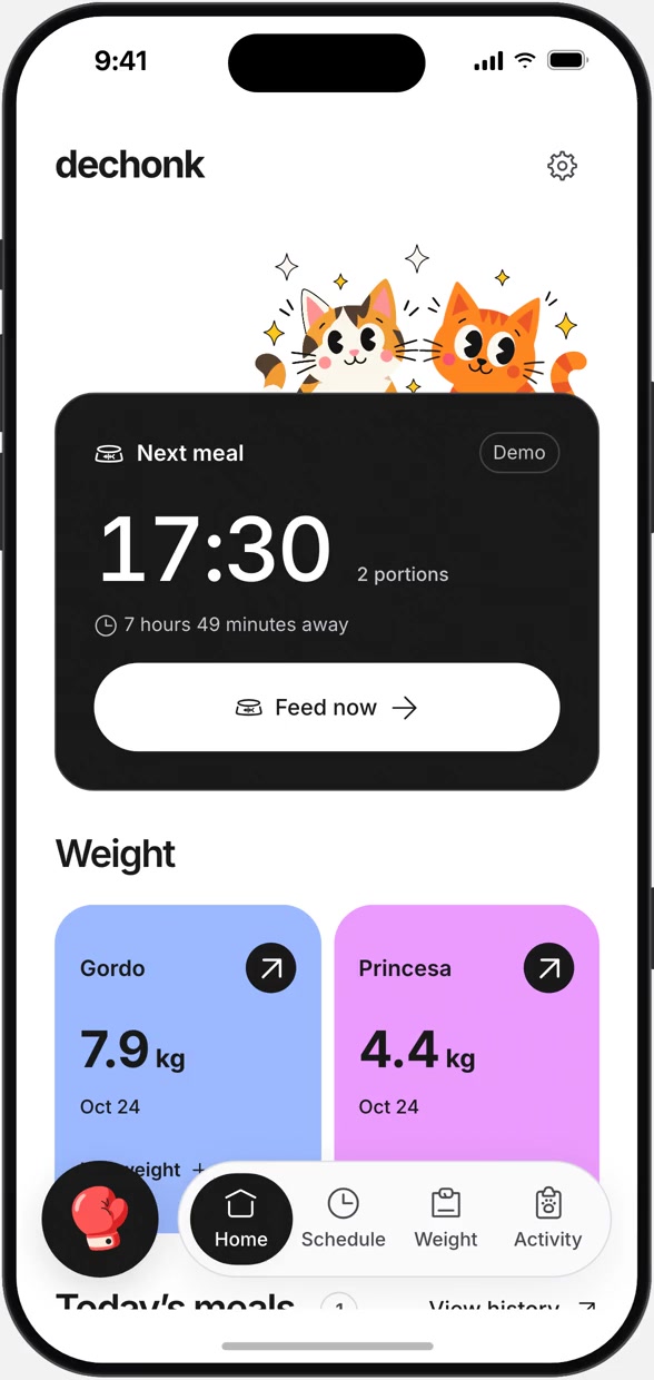 Dechonk app demonstration showing cat care, feeding controls and weight tracking